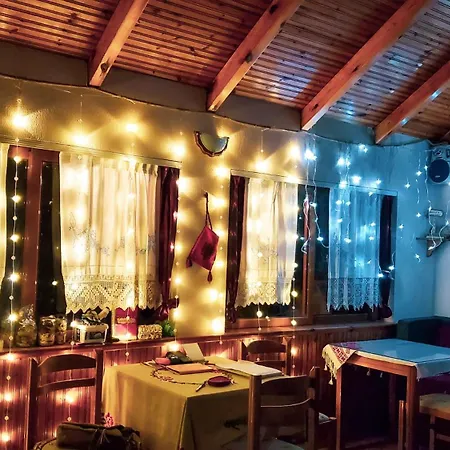 Clockwise Guestrooms Pensjonat Gjirokastra