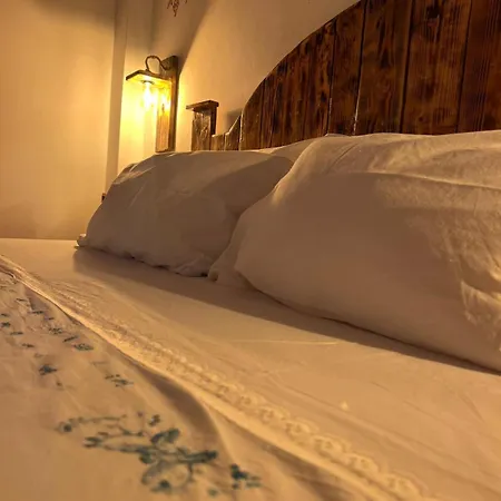 Clockwise Guestrooms Pensjonat Gjirokastra