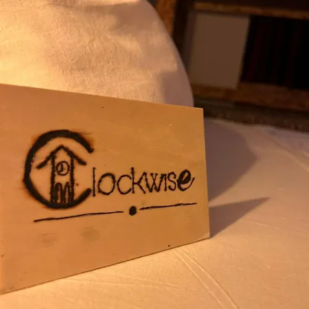 Clockwise Guestrooms Pensjonat Gjirokastra