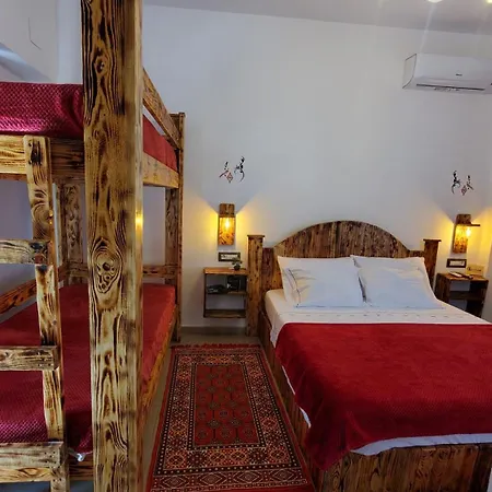 Clockwise Guestrooms 게스트하우스 Gjirokastër