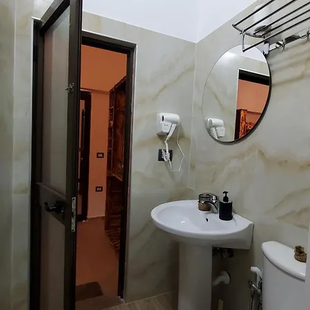 Clockwise Guestrooms Affittacamere Gjirokastër
