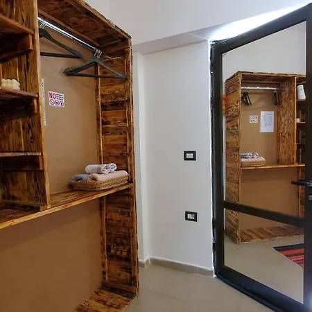 Clockwise Guestrooms بيت ضيافة *